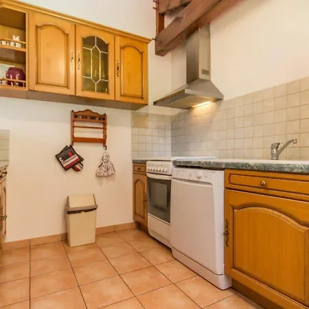 De Campagne Avec Jardin Clos, 3 Chambres, Terrasse, Basse-cour, Et Terrain De Pétanque - Fr-1-306-918