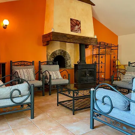 De Campagne Avec Jardin Clos, 3 Chambres, Terrasse, Basse-cour, Et Terrain De Petanque - Fr-1-306-918 Frossay