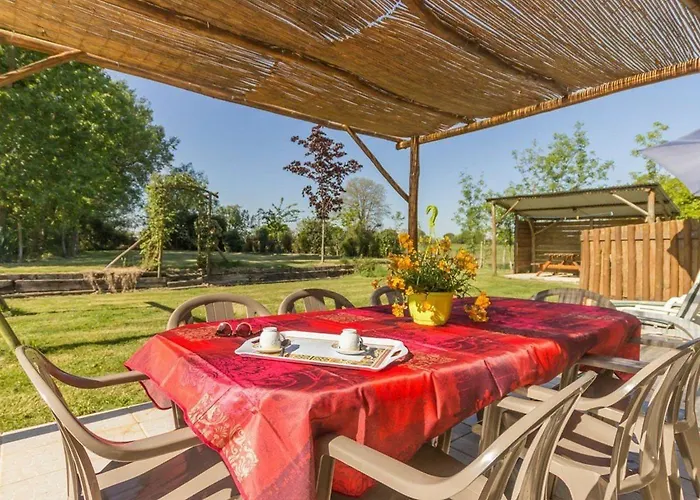 De Campagne Avec Jardin Clos, 3 Chambres, Terrasse, Basse-cour, Et Terrain De Petanque - Fr-1-306-918